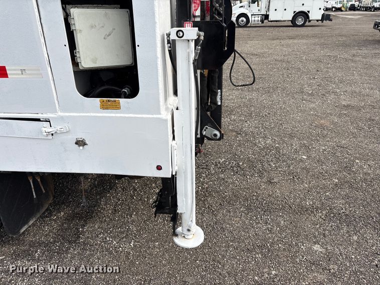image for item EG9045 2016 Freightliner 108SD utility / service truck