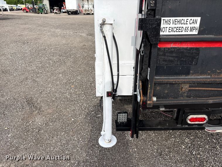 image for item EG9045 2016 Freightliner 108SD utility / service truck