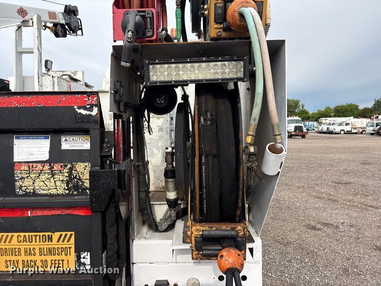 image for item EG9045 2016 Freightliner 108SD utility / service truck