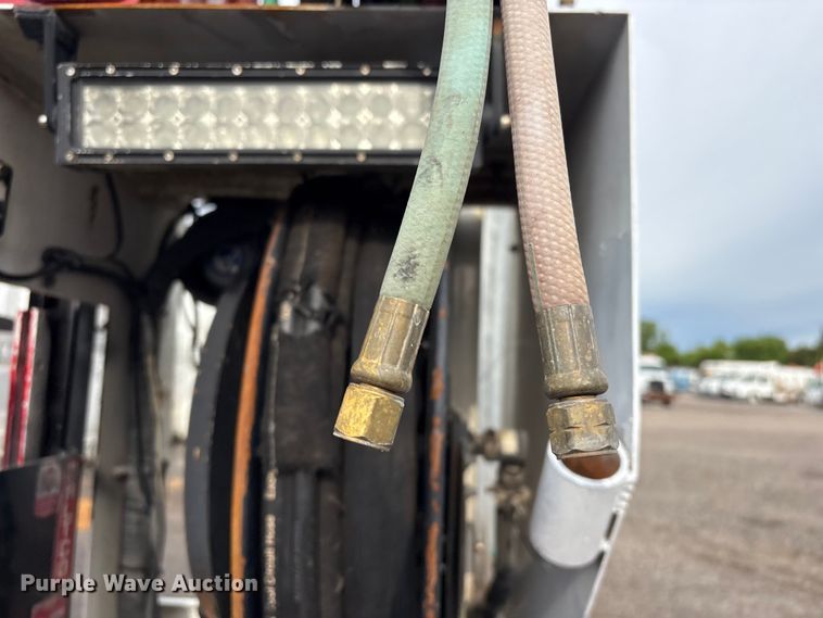 image for item EG9045 2016 Freightliner 108SD utility / service truck