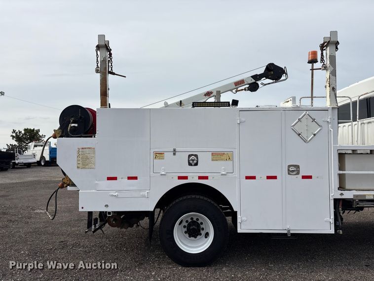 image for item EG9045 2016 Freightliner 108SD utility / service truck