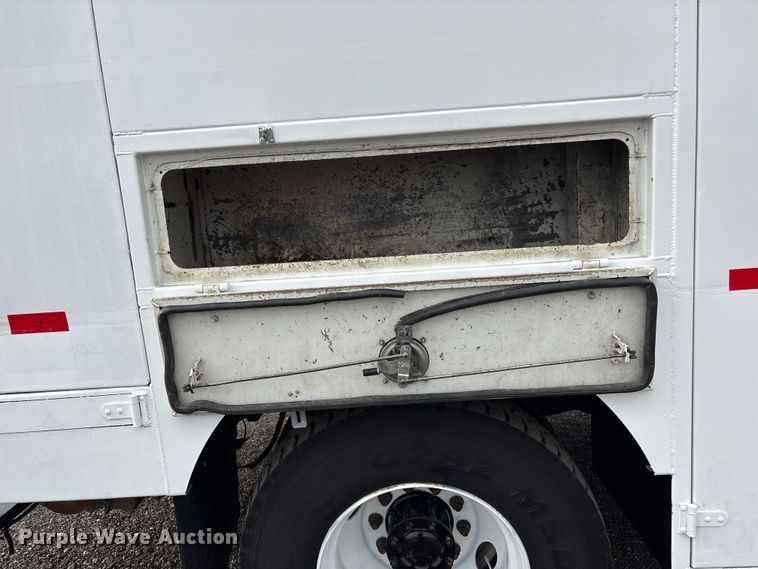 image for item EG9045 2016 Freightliner 108SD utility / service truck