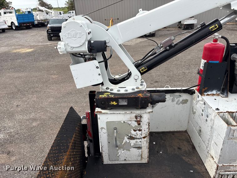 image for item EG9045 2016 Freightliner 108SD utility / service truck