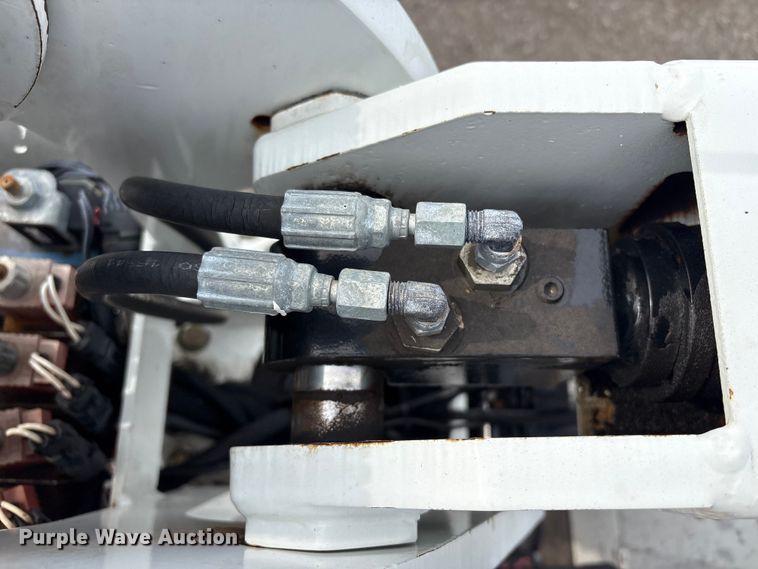 image for item EG9045 2016 Freightliner 108SD utility / service truck