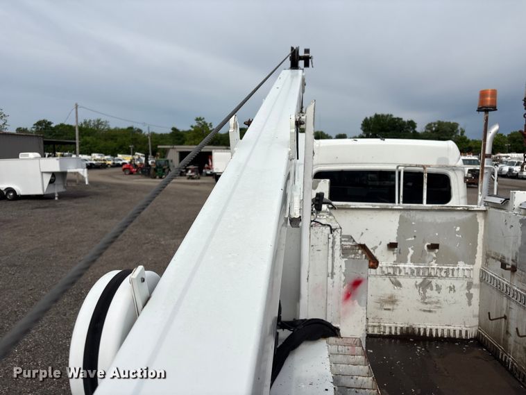 image for item EG9045 2016 Freightliner 108SD utility / service truck