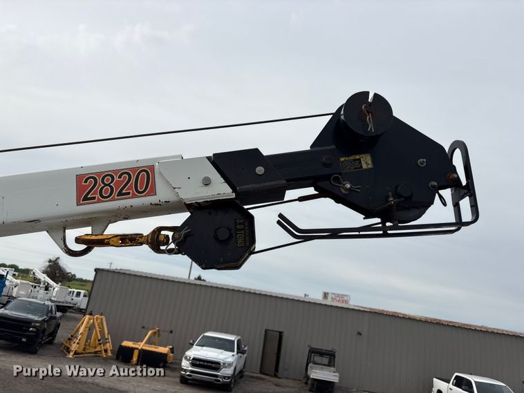 image for item EG9045 2016 Freightliner 108SD utility / service truck