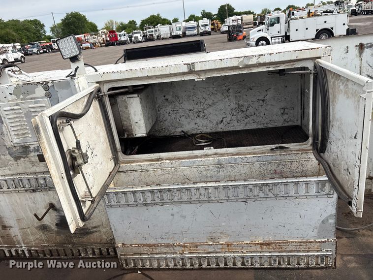 image for item EG9045 2016 Freightliner 108SD utility / service truck