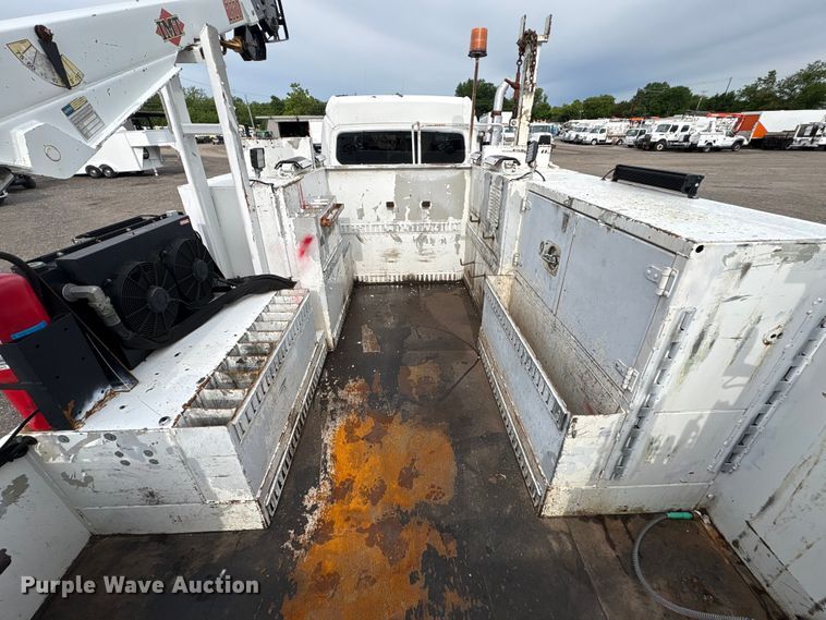 image for item EG9045 2016 Freightliner 108SD utility / service truck