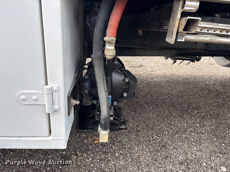 image for item EG9045 2016 Freightliner 108SD utility / service truck