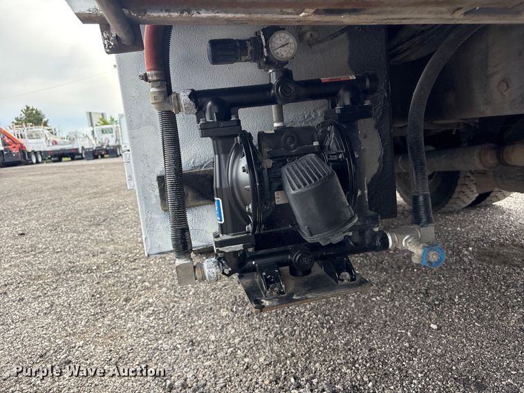 image for item EG9045 2016 Freightliner 108SD utility / service truck