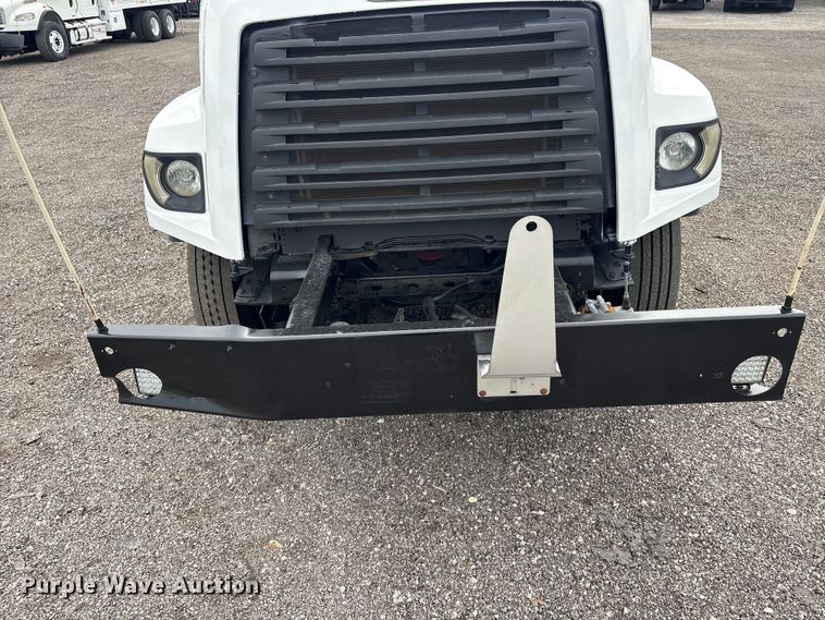 image for item EG9045 2016 Freightliner 108SD utility / service truck