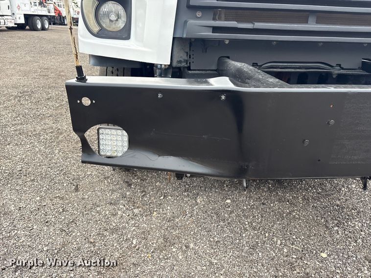 image for item EG9045 2016 Freightliner 108SD utility / service truck