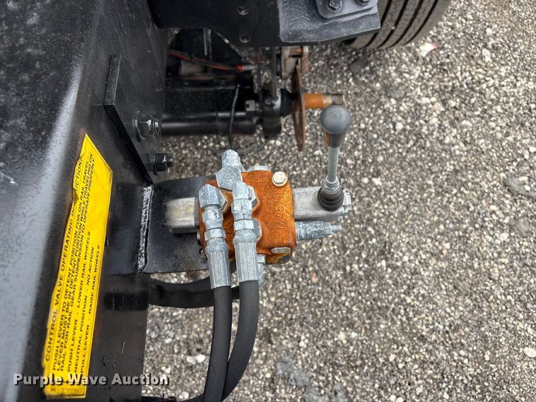 image for item EG9045 2016 Freightliner 108SD utility / service truck