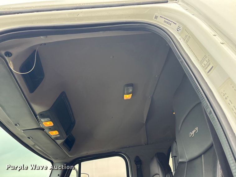 image for item EG9045 2016 Freightliner 108SD utility / service truck