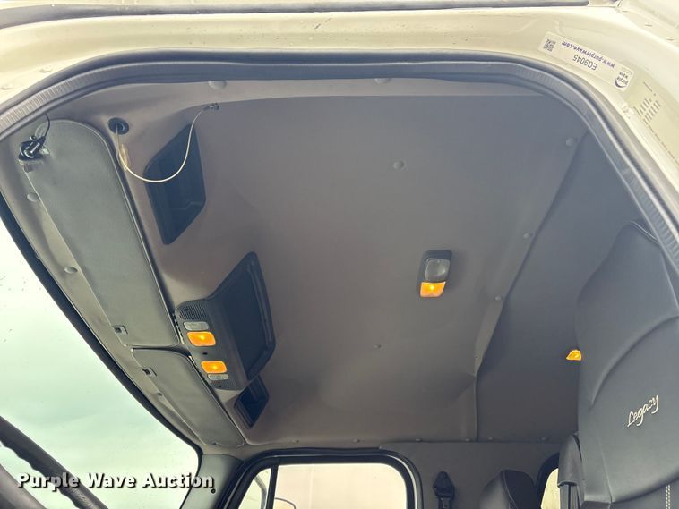 image for item EG9045 2016 Freightliner 108SD utility / service truck
