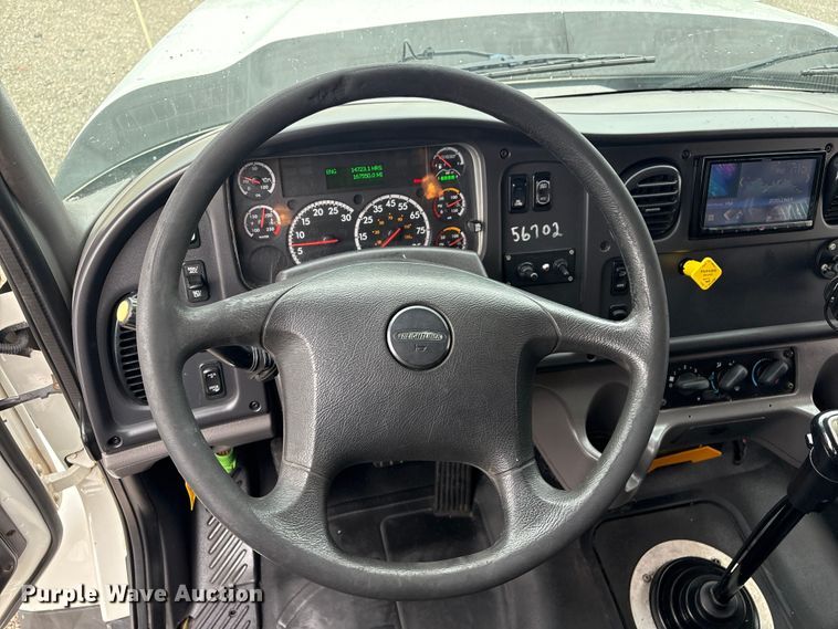 image for item EG9045 2016 Freightliner 108SD utility / service truck