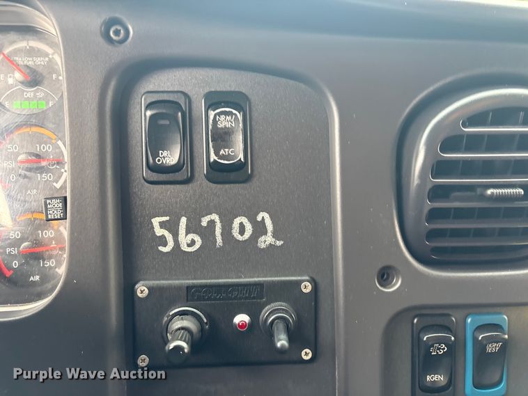 image for item EG9045 2016 Freightliner 108SD utility / service truck
