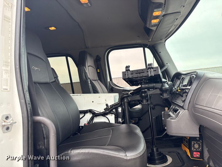 image for item EG9045 2016 Freightliner 108SD utility / service truck