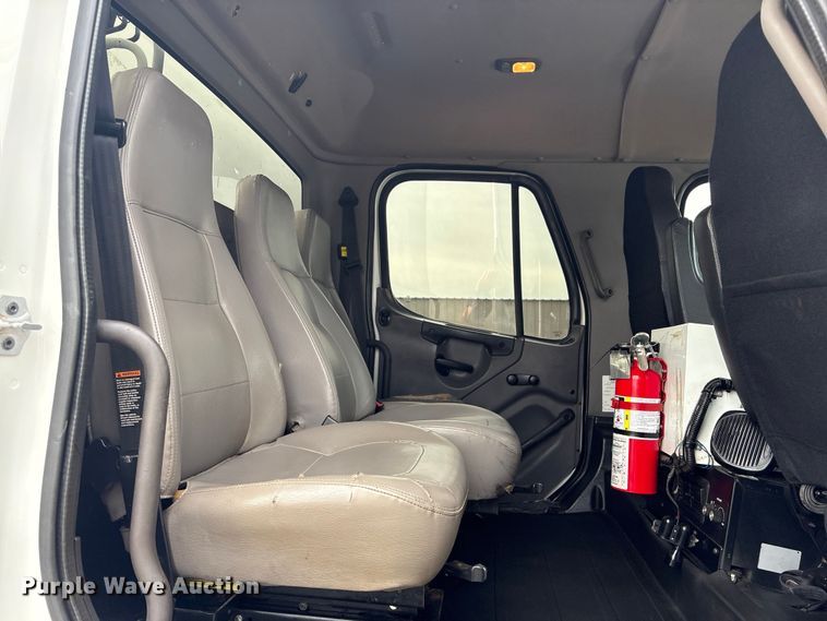 image for item EG9045 2016 Freightliner 108SD utility / service truck