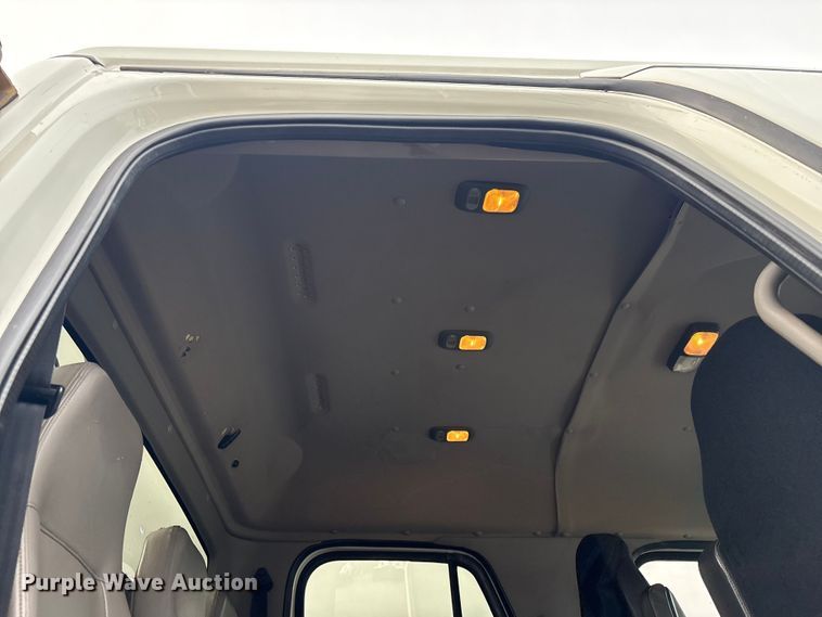 image for item EG9045 2016 Freightliner 108SD utility / service truck