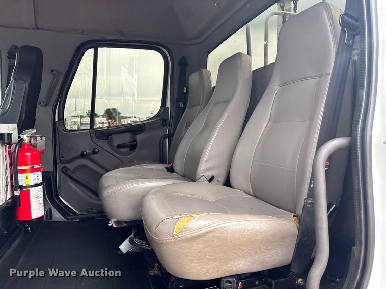 image for item EG9045 2016 Freightliner 108SD utility / service truck