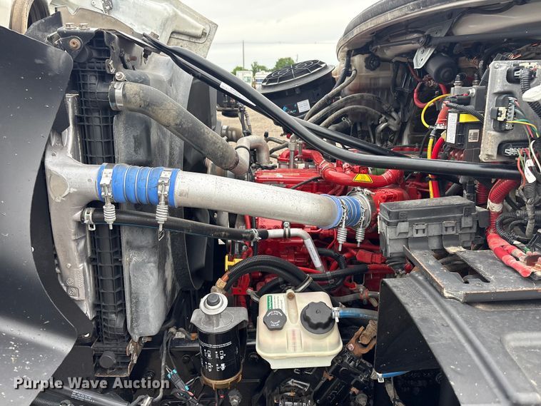 image for item EG9045 2016 Freightliner 108SD utility / service truck
