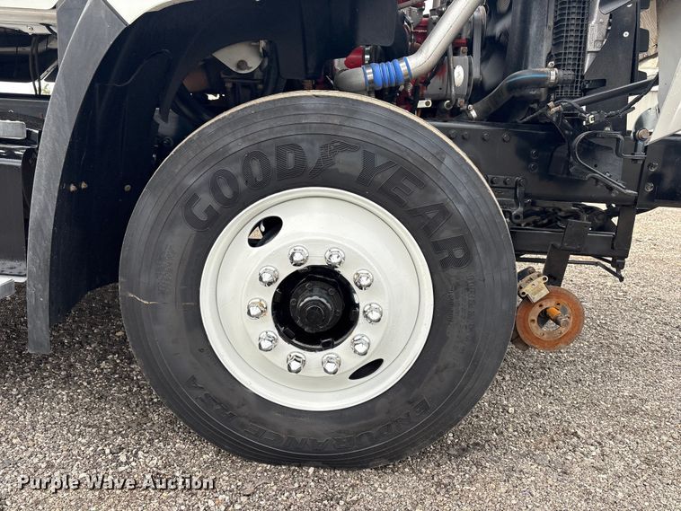 image for item EG9045 2016 Freightliner 108SD utility / service truck