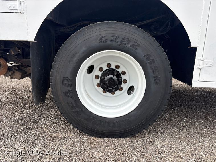 image for item EG9045 2016 Freightliner 108SD utility / service truck