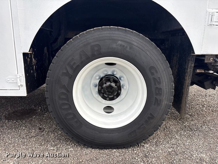 image for item EG9045 2016 Freightliner 108SD utility / service truck