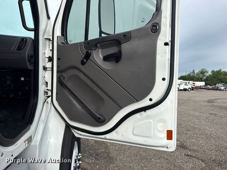 image for item EG9046 2012 Freightliner Business Class M2 Crew Cab utility / service truck