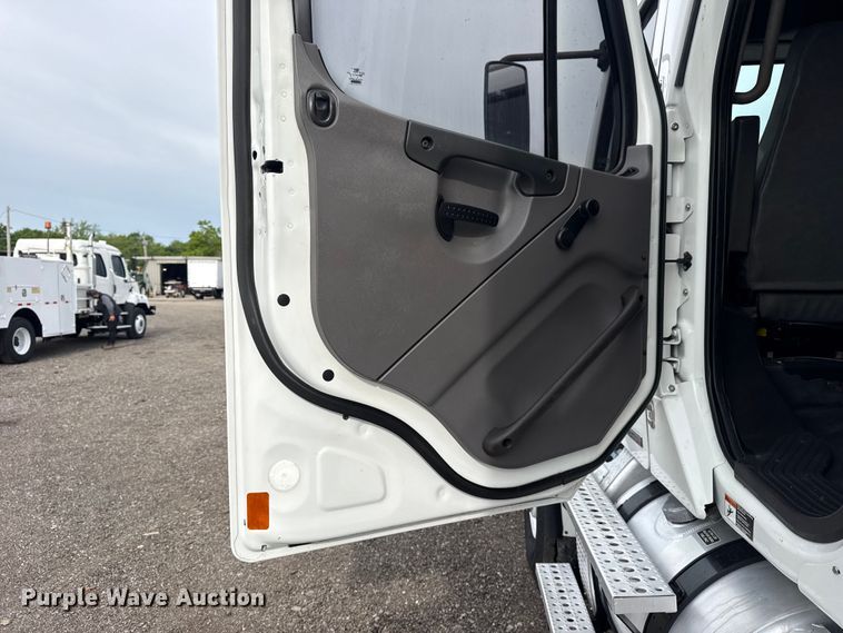 image for item EG9046 2012 Freightliner Business Class M2 Crew Cab utility / service truck