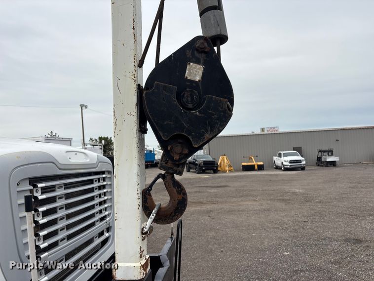 image for item EG9048 2012 Freightliner M2 Business Class crane truck