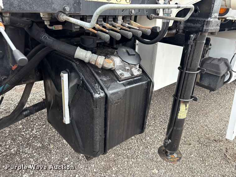image for item EG9049 2013 Freightliner 114SD crane truck