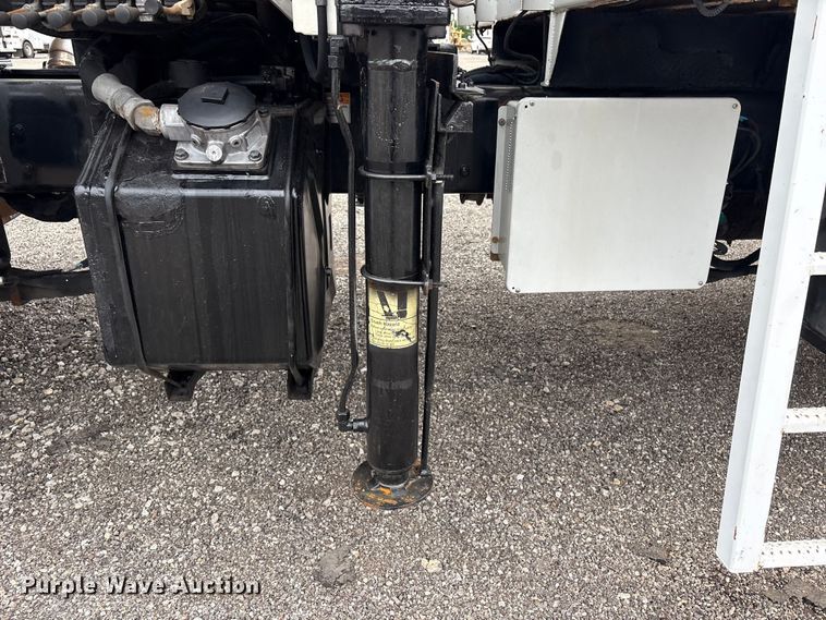 image for item EG9049 2013 Freightliner 114SD crane truck