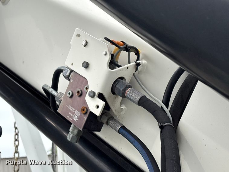 image for item EG9049 2013 Freightliner 114SD crane truck