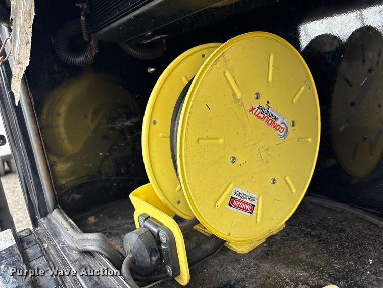 image for item EG9049 2013 Freightliner 114SD crane truck