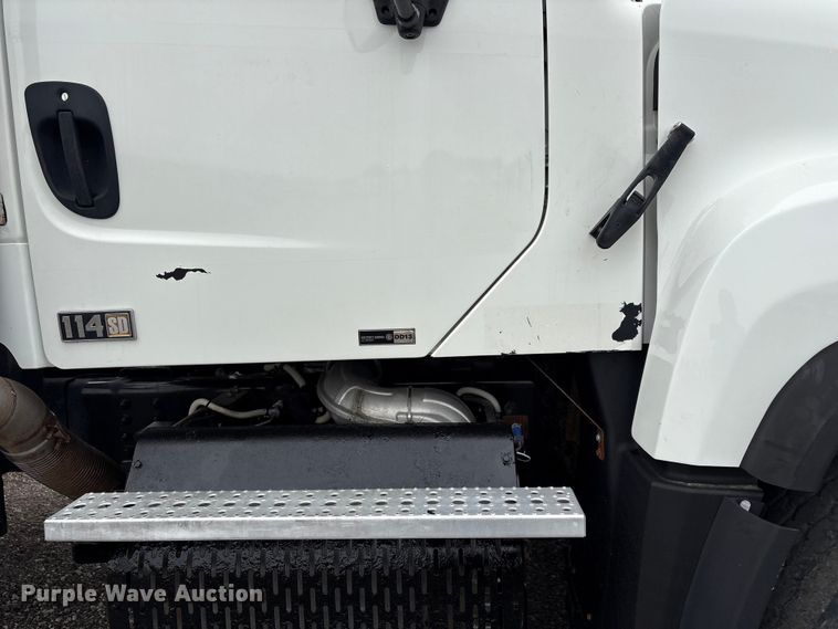 image for item EG9049 2013 Freightliner 114SD crane truck