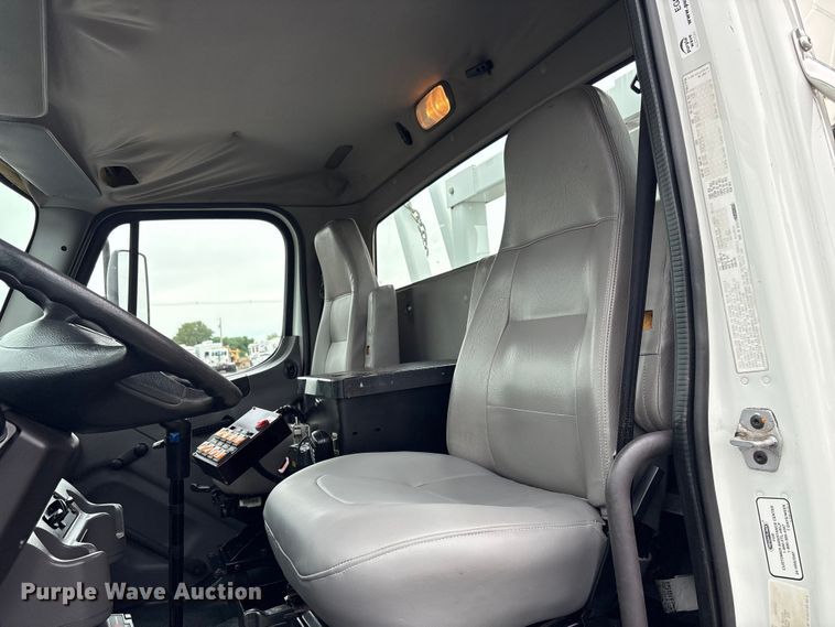image for item EG9049 2013 Freightliner 114SD crane truck