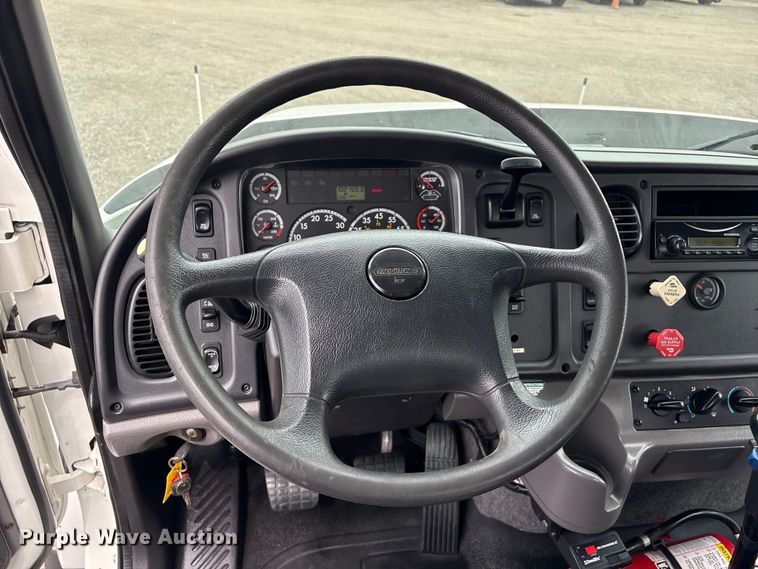 image for item EG9049 2013 Freightliner 114SD crane truck