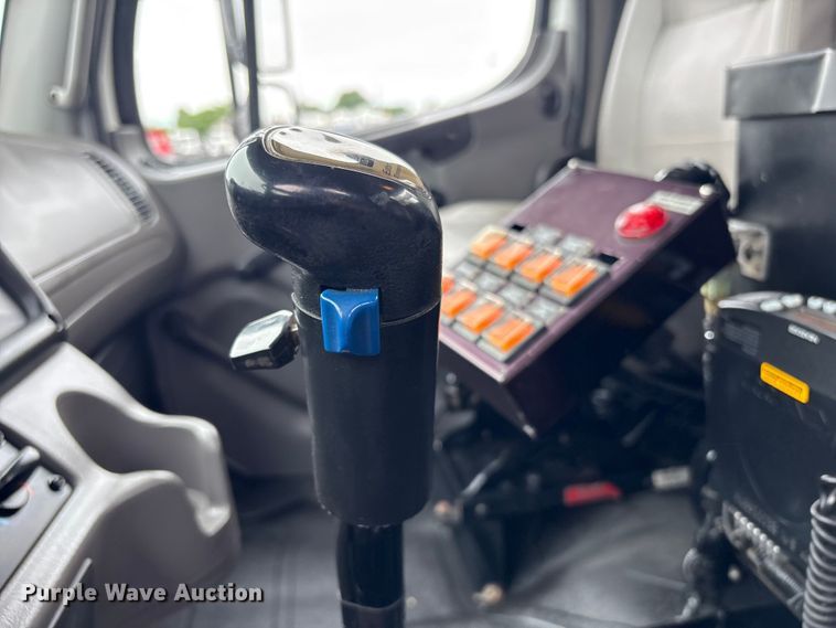 image for item EG9049 2013 Freightliner 114SD crane truck