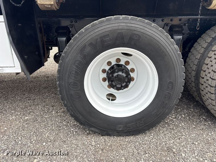image for item EG9049 2013 Freightliner 114SD crane truck