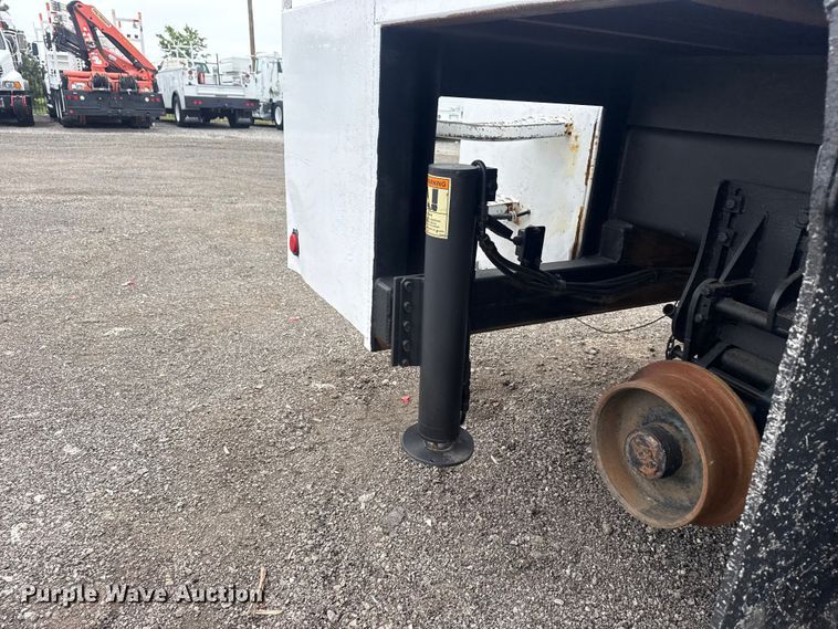 image for item EG9050 2006 Freightliner Business Class M2 Crew Cab crane truck
