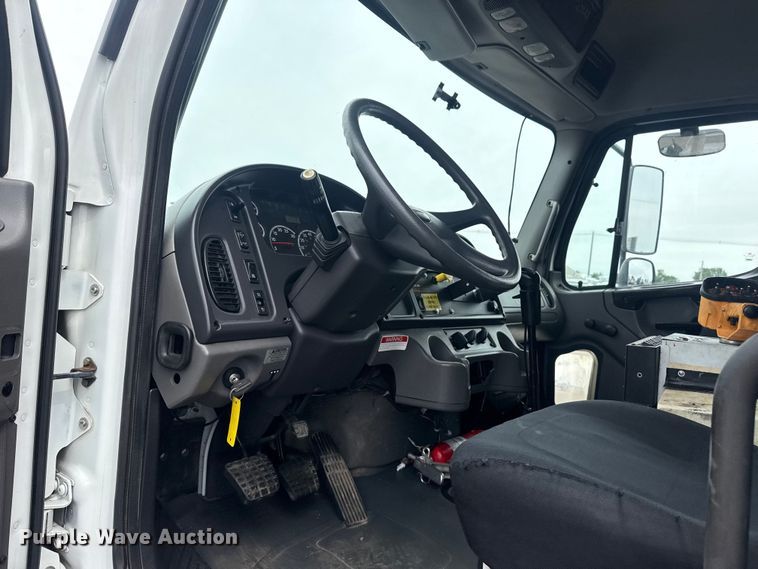 image for item EG9050 2006 Freightliner Business Class M2 Crew Cab crane truck