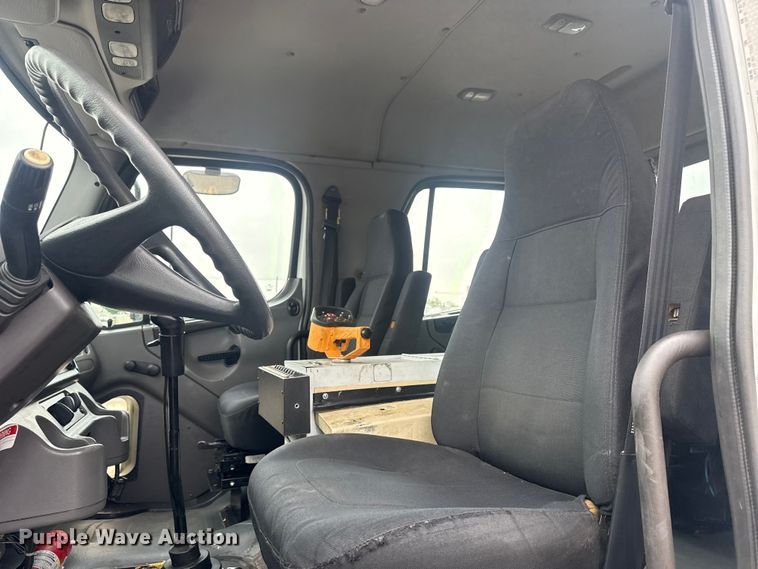 image for item EG9050 2006 Freightliner Business Class M2 Crew Cab crane truck