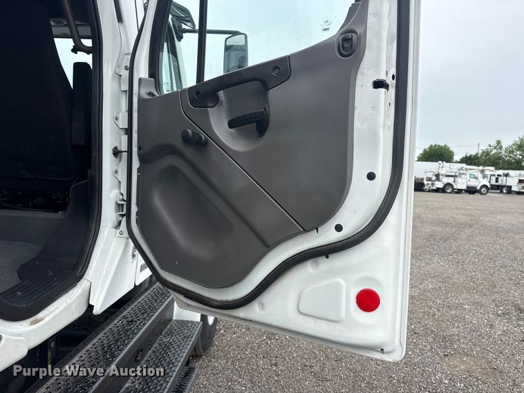 image for item EG9050 2006 Freightliner Business Class M2 Crew Cab crane truck