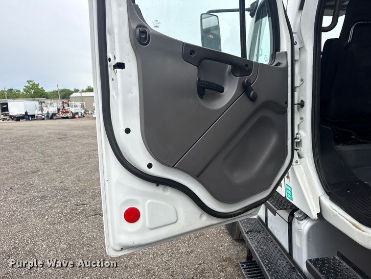 image for item EG9050 2006 Freightliner Business Class M2 Crew Cab crane truck