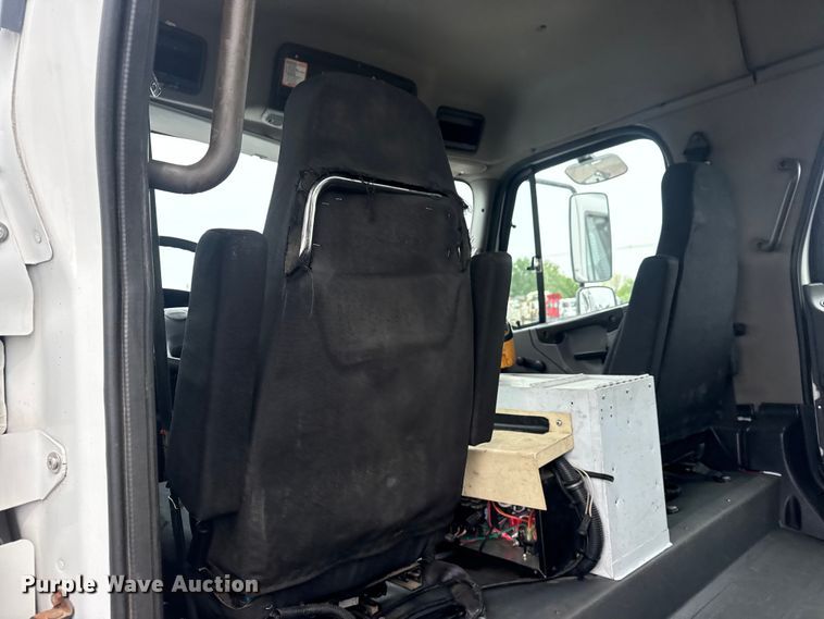 image for item EG9050 2006 Freightliner Business Class M2 Crew Cab crane truck