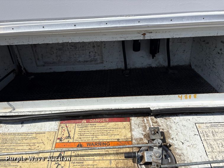 image for item EG9053 2013 Freightliner M2 Business Class utility / service truck