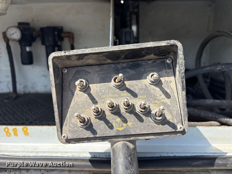 image for item EG9053 2013 Freightliner M2 Business Class utility / service truck