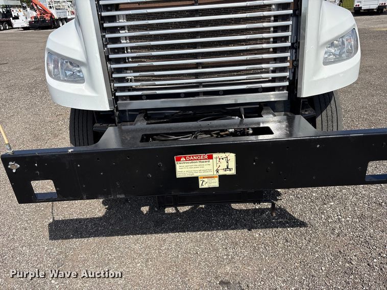 image for item EG9053 2013 Freightliner M2 Business Class utility / service truck